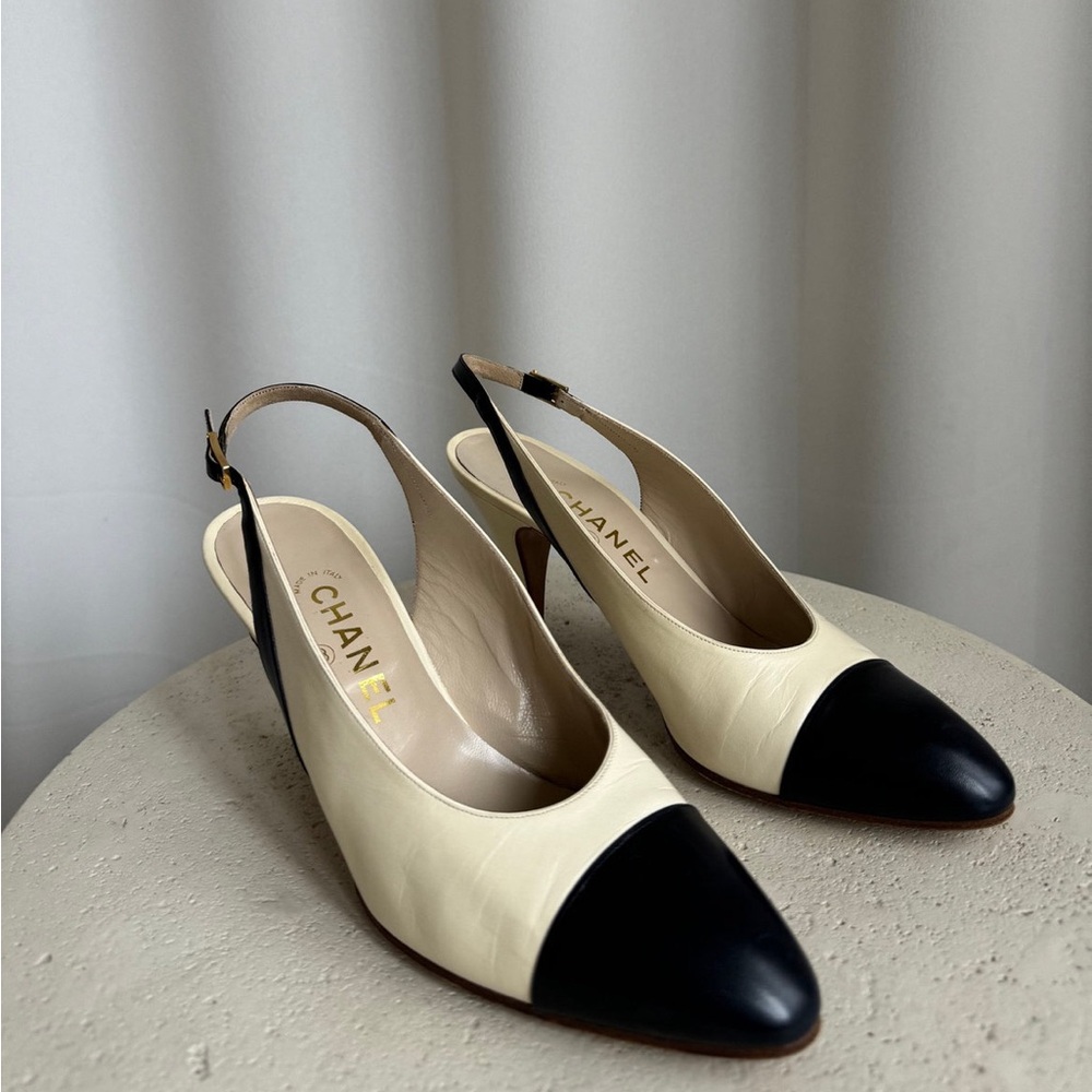 Chanel Capretto Black And Beige Sling Back Pumps Sz 8